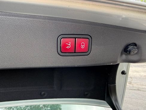Used 2012 Mercedes-Benz E 350 4MATIC Sedan image 27