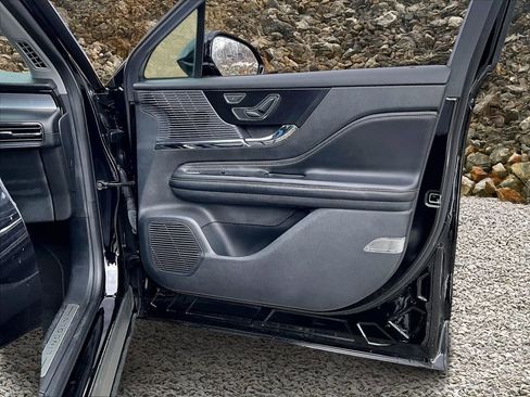 Used 2021 Lincoln Corsair AWD w/ Premium Package image 22