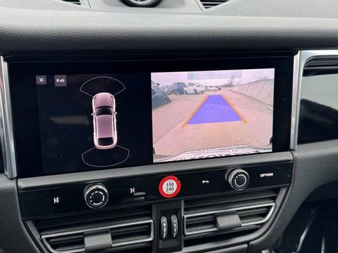 Used 2025 Porsche Macan image 29