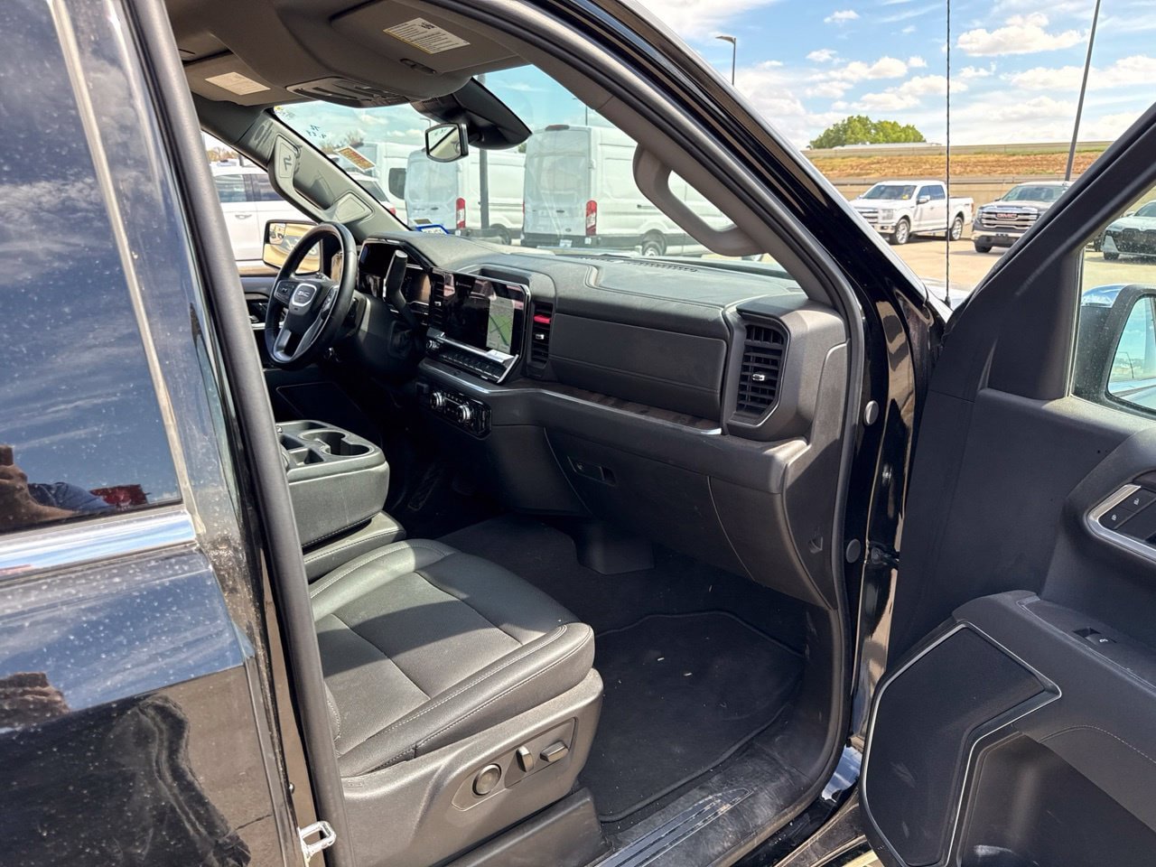 Used 2025 GMC Sierra 1500 SLT AWD/4WD image 14