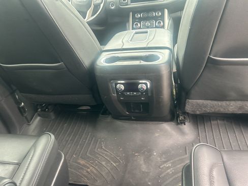 Used 2022 GMC Yukon Denali AWD/4WD image 8