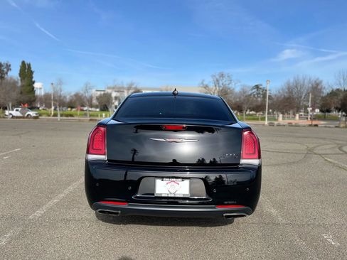 Used 2021 Chrysler 300 S RWD image 7