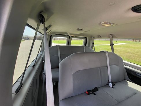 Used 2014 Ford E-350 and Econoline 350 XLT image 15