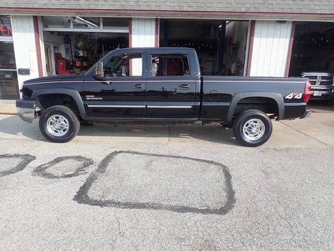 Used 2005 Chevrolet Silverado 2500 LT w/ Heavy-Duty Power Package AWD/4WD image 15