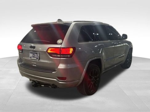 Used 2020 Jeep Grand Cherokee Altitude RWD image 7