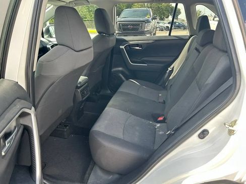 Used 2020 Toyota RAV4 XLE w/ Convenience Package FWD image 19
