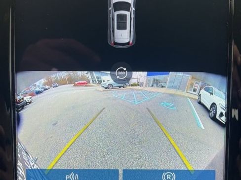 Certified 2024 Volvo XC90 B6 Ultimate w/ Protection Package Premier image 22