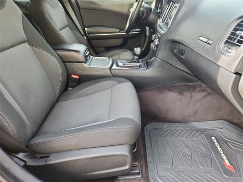 Used 2016 Dodge Charger SE image 25