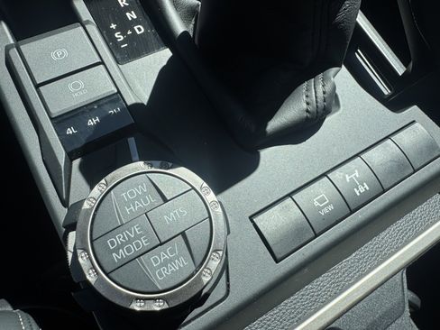 Used 2025 Toyota 4Runner TRD Off-Road Premium AWD/4WD image 29