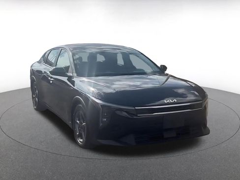 Used 2025 Kia K4 LXS image 2