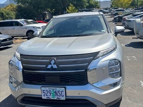 Used 2025 Mitsubishi Outlander SE AWD/4WD image 1