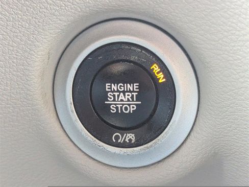 Used 2018 Chrysler Pacifica Touring-L image 23