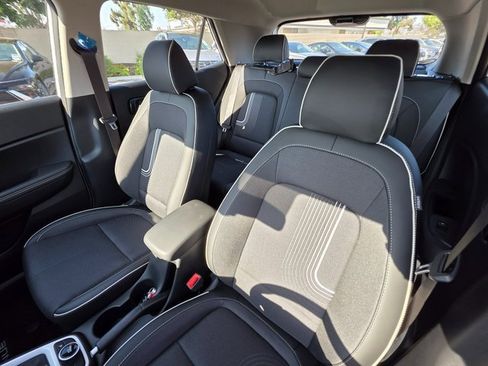 New 2025 Hyundai Venue Limited image 16