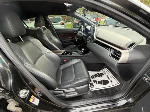 Used 2019 Toyota C-HR Limited image 9
