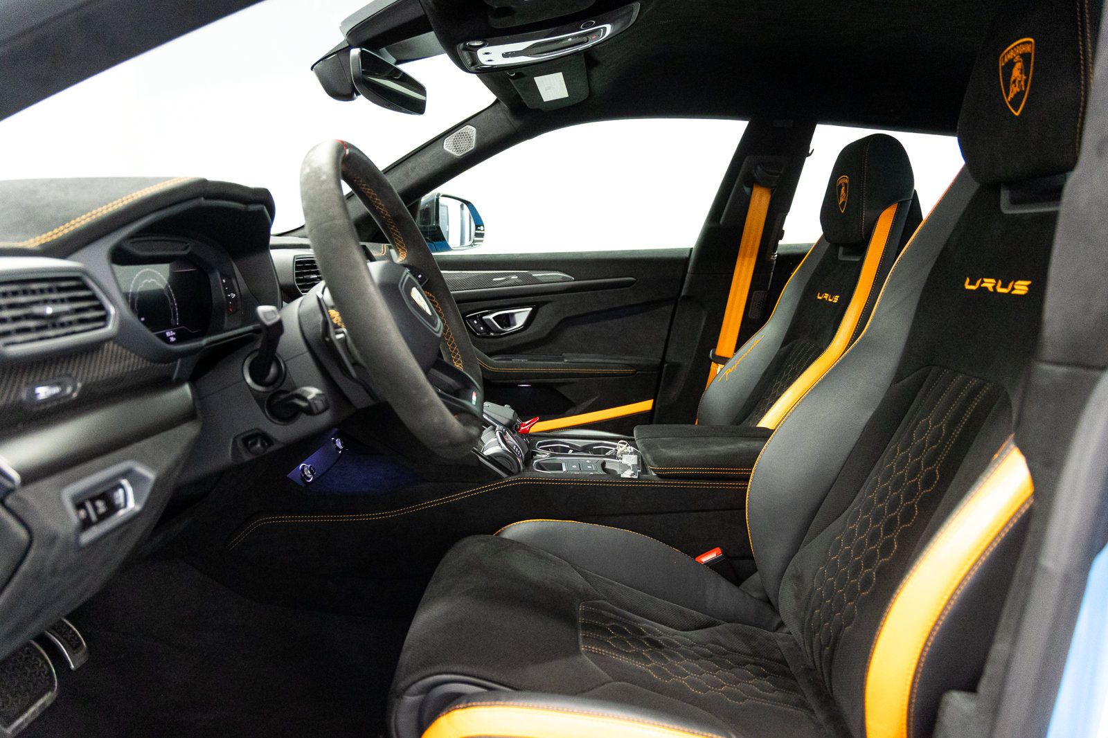 Used 2024 Lamborghini Urus Performante AWD/4WD image 35