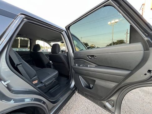 Certified 2025 Nissan Pathfinder S image 24