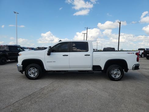 Used 2023 Chevrolet Silverado 2500 W/T w/ WT Convenience Package AWD/4WD image 4