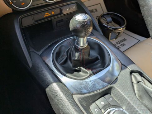 Used 2019 MAZDA MX-5 Miata Grand Touring RWD image 22
