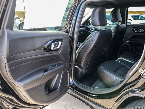 New 2026 Jeep Compass Latitude image 22