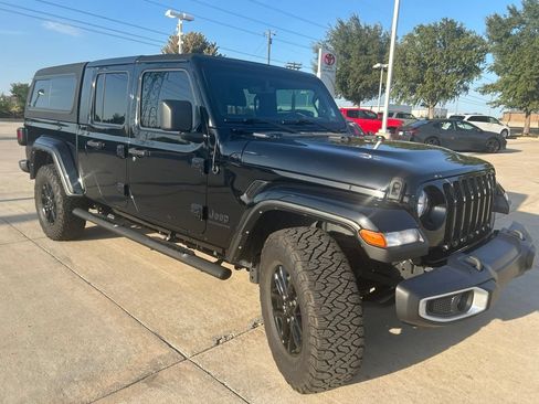 Used 2023 Jeep Gladiator Sport AWD/4WD image 3