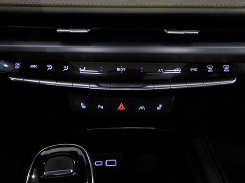 Used 2024 Cadillac XT4 Luxury w/ Cold Weather Package image 49