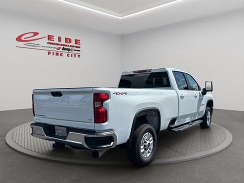 Used 2025 Chevrolet Silverado 2500 LT w/ Convenience Package AWD/4WD image 10