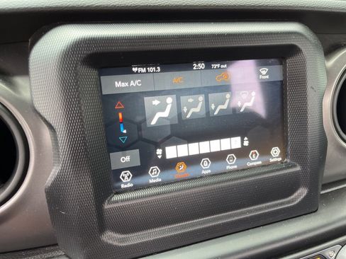 Used 2023 Jeep Wrangler Sport image 41