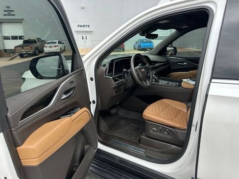 Certified 2024 Cadillac Escalade Premium Luxury AWD/4WD image 11