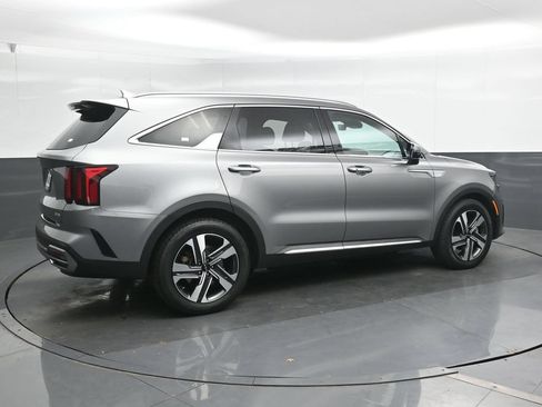 Used 2023 Kia Sorento EX AWD/4WD image 3