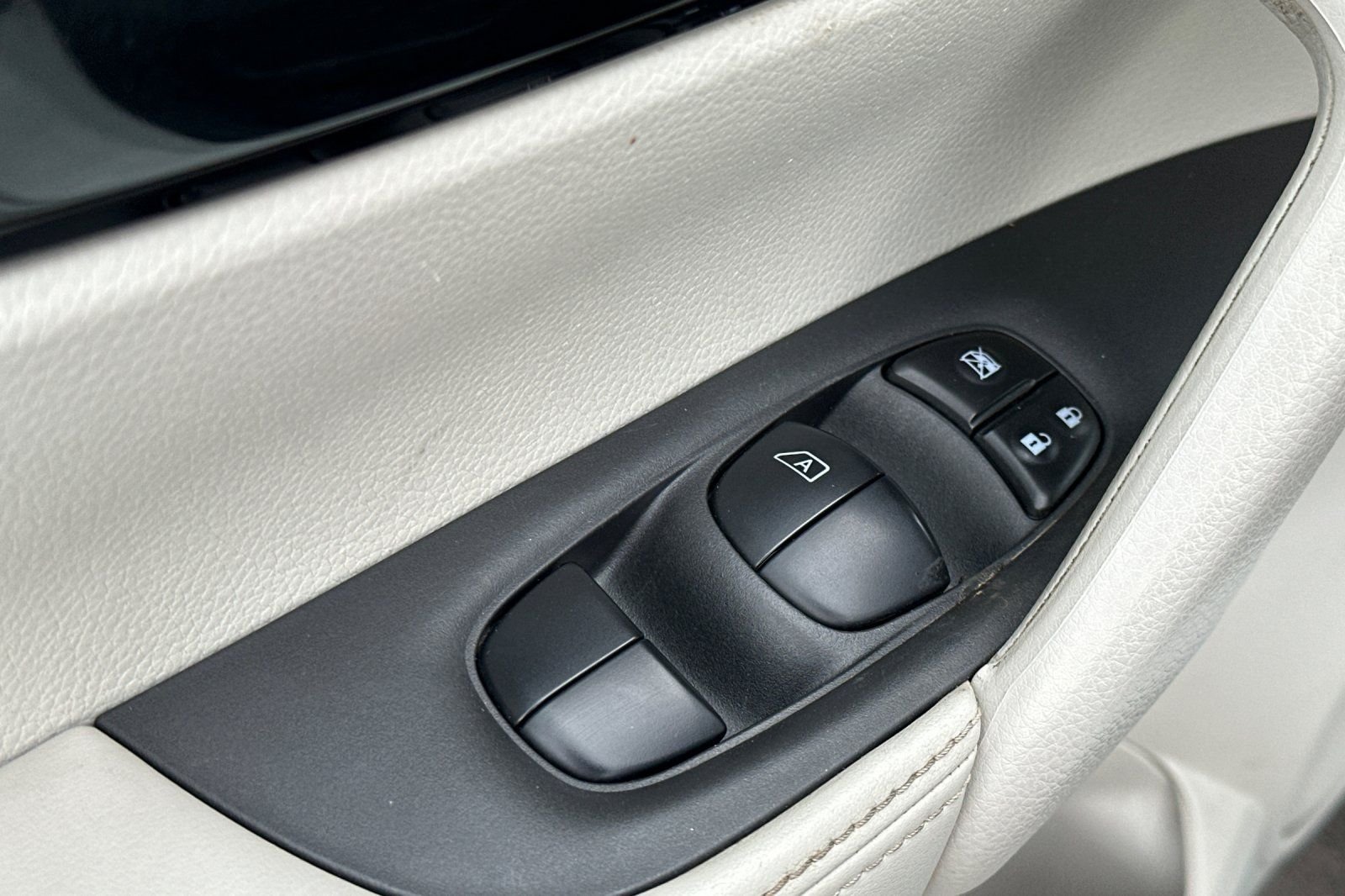 Used 2022 Nissan Rogue Sport SL AWD/4WD image 12