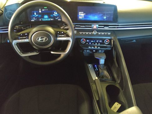 Used 2024 Hyundai Elantra SEL image 22