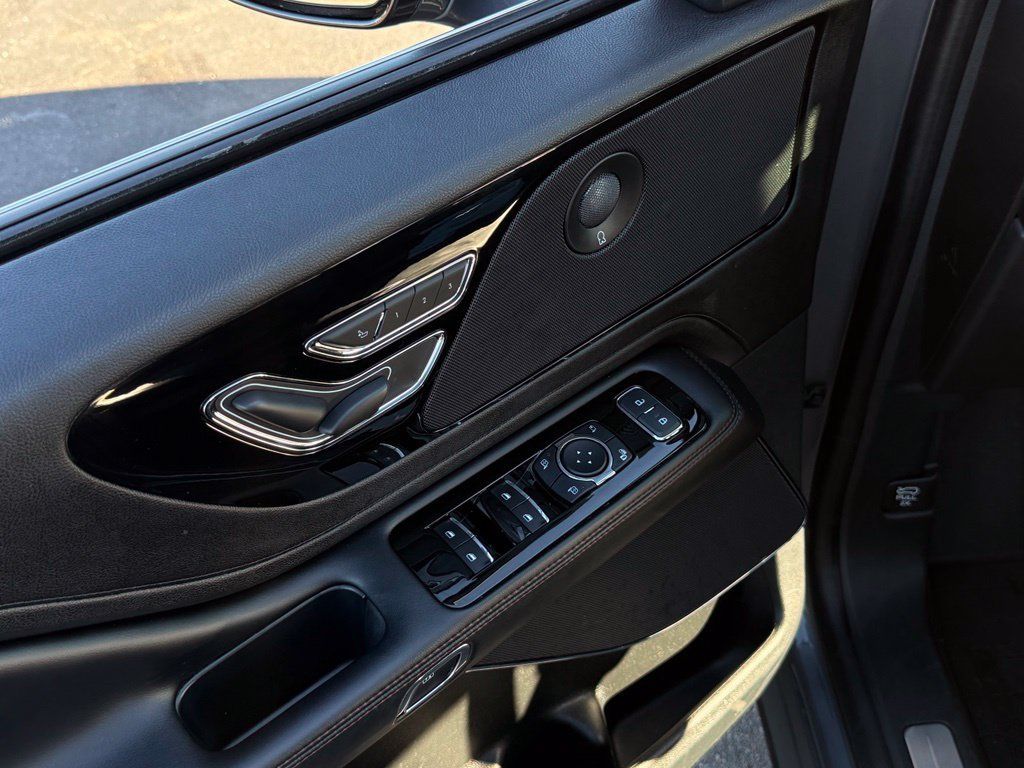 Used 2024 Lincoln Aviator Reserve w/ Elements Package Plus AWD/4WD image 31