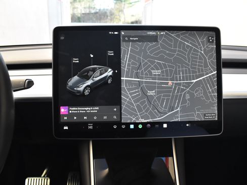 Used 2021 Tesla Model Y Long Range image 32