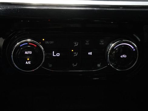 Used 2025 Chevrolet Trax RS w/ Driver Confidence Package FWD image 29
