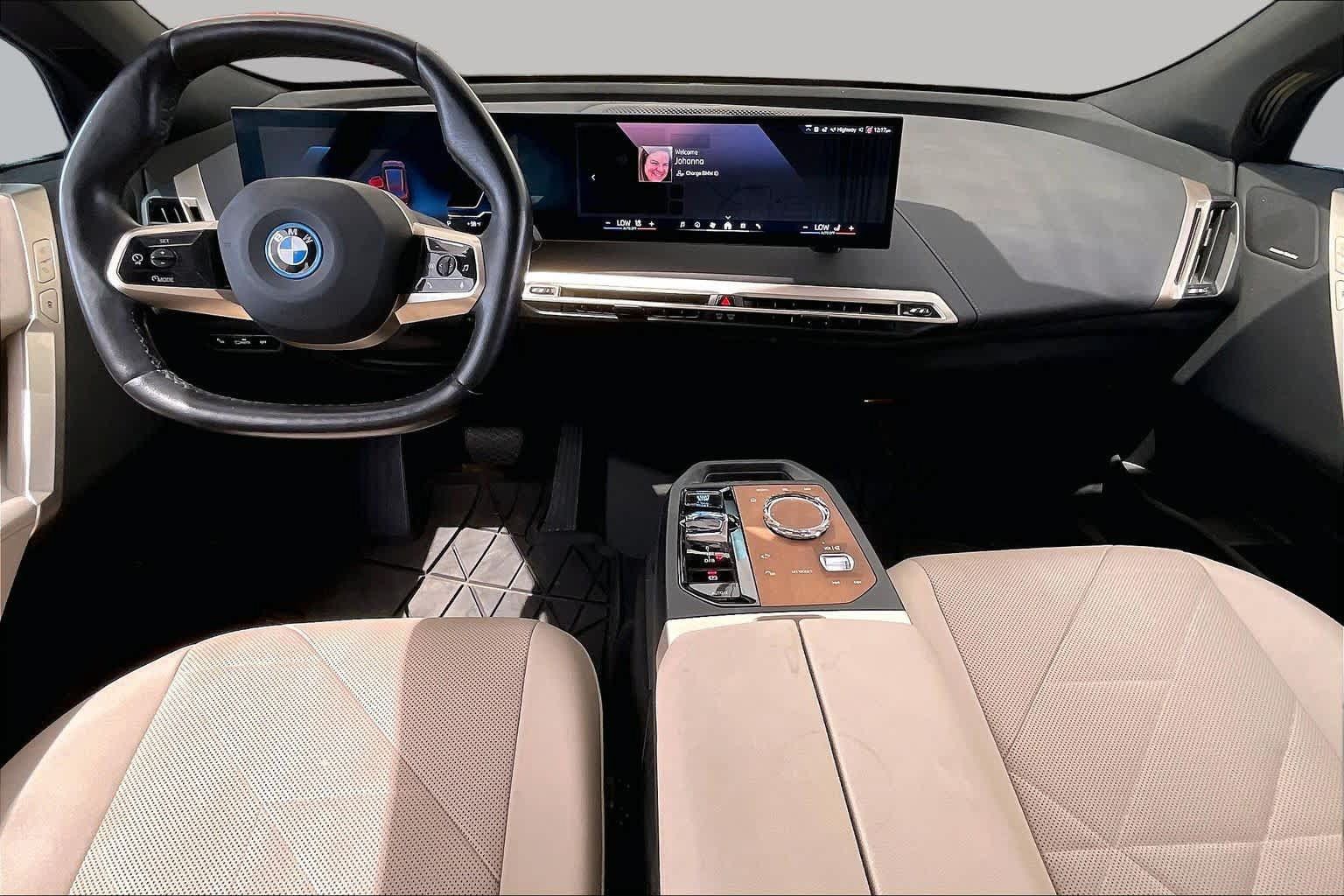 Used 2024 BMW iX xDrive50 w/ Premium Package AWD/4WD image 15