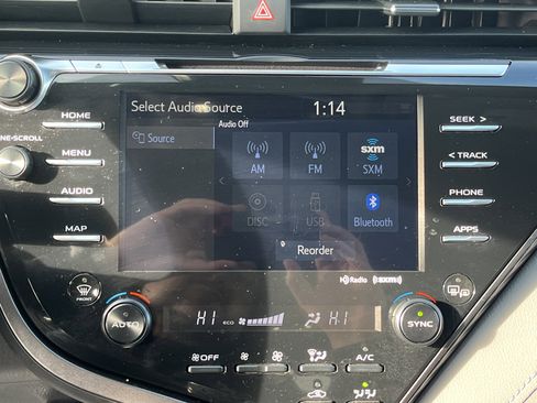 Used 2020 Toyota Camry XLE image 27