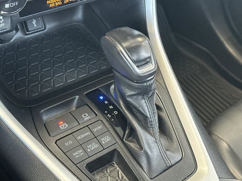 Certified 2022 Toyota RAV4 XLE Premium AWD/4WD image 20