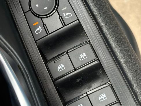 Used 2025 Nissan Kicks SV AWD/4WD image 18