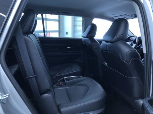 Used 2025 Toyota Grand Highlander AWD image 24