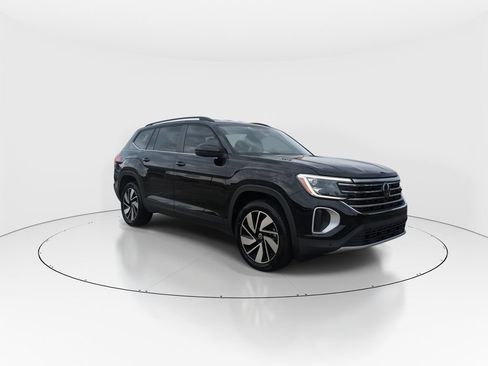 Used 2024 Volkswagen Atlas SE FWD image 2