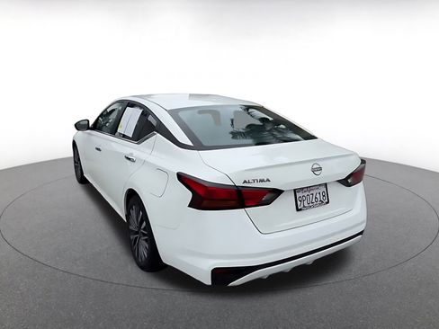 Used 2025 Nissan Altima 2.5 SV image 12