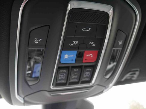 New 2025 Jeep Wagoneer L Series II image 38