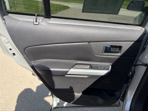 Used 2014 Ford Edge SE FWD image 16