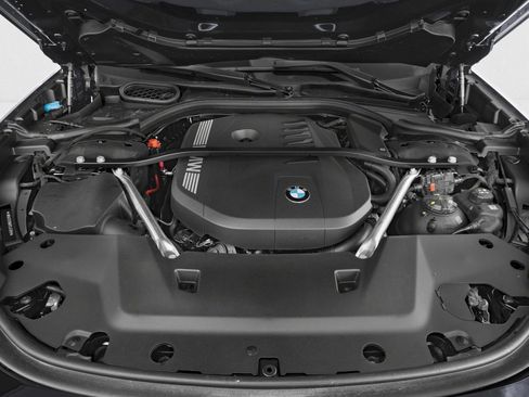 New 2026 BMW 740i w/ Premium Package RWD image 8