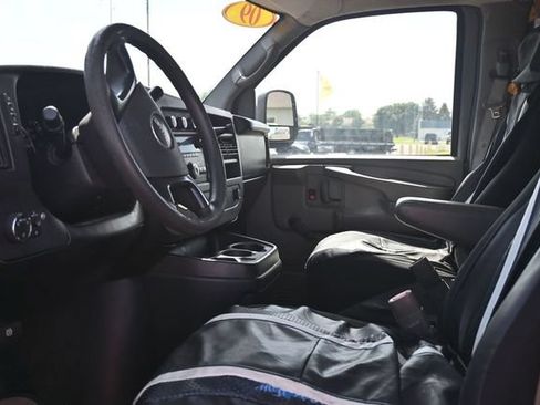 Used 2009 GMC Savana 3500 RWD image 14