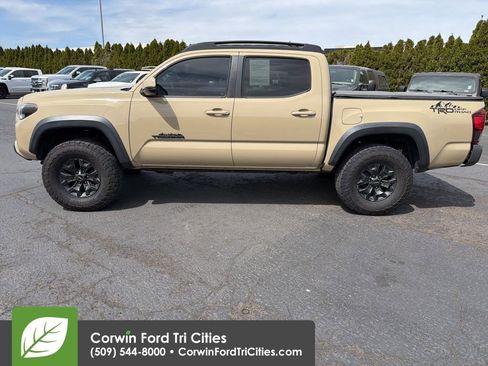 Used 2019 Toyota Tacoma TRD Off-Road image 12