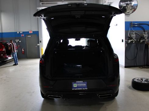 Used 2023 Land Rover Range Rover Sport SE AWD/4WD image 24