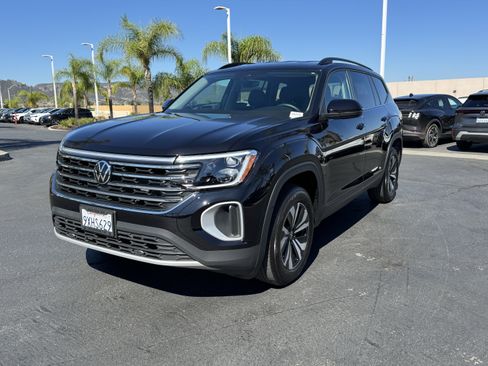 Used 2026 Volkswagen Atlas SE FWD image 4