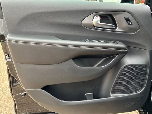 New 2026 Chrysler Pacifica Select image 11