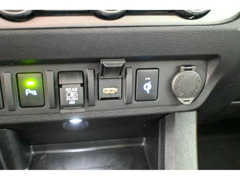 Used 2023 Toyota Tacoma TRD Off-Road image 44